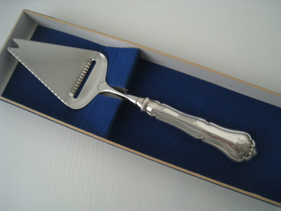 Juustohöylä Chippendale hopea  830 monogrammi RP