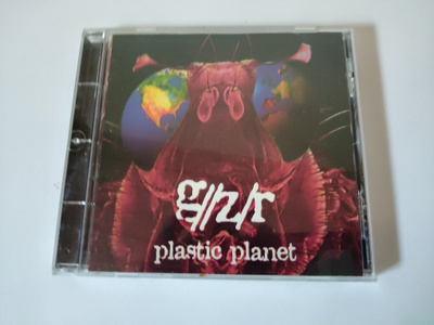 G/Z/R: PLASTIC PLANET Black Sabbath basisti