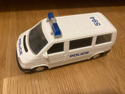 Volkswagen Transporter t4 poliisiauto  n. 1/30kokoa.