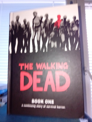 THE WALKING DEAD BOOK ONE ( SIS POSTIKULU  )