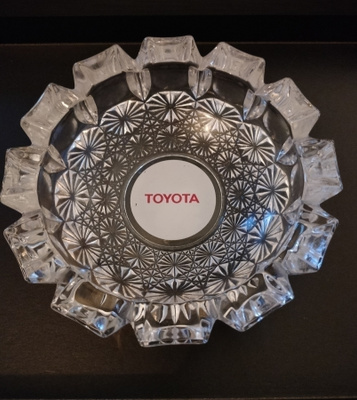 Toyota tuhkakuppi