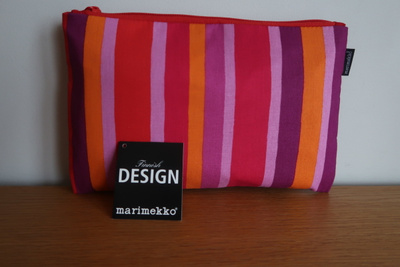MARIMEKKO KOSMETIIKKALAUKKU