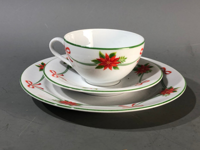 Kahvikuppiparit ja pullalautaset