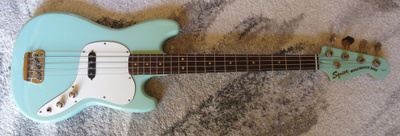 Squier Vista Series Musicmaster Bass + kovalaukku