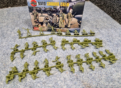 Airfix NATO Ground Crew muovisotilaat 1:72. 3 .