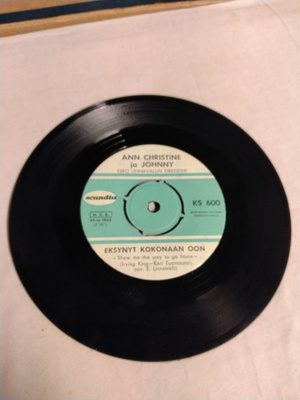 an chritine ja johnny eksynyt kotoaan oon / tule munun taloo