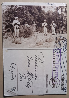 Partio lumipuvuissa metsän kätkössä, Kenttäp. 1942