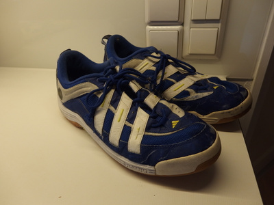 Adidas lentopallokengät , koko 43