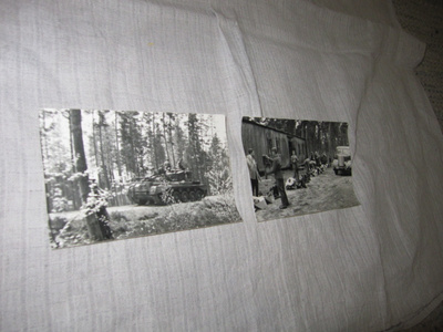 2 VANHAA POSTIKORTTIA, panssarivaunu & sotilaat