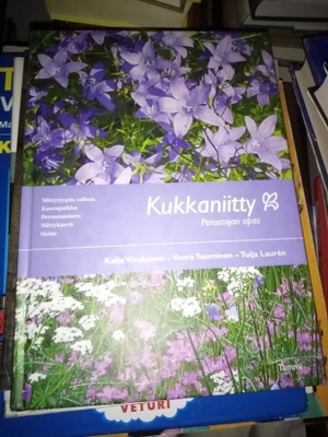 Virolainen :  Kukkaniitty perustajan opas
