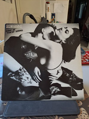 Scorpions love at first sting 1984