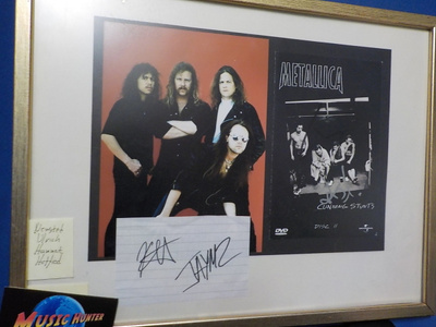 METALLICA TAULU KOKO BÄNDIN NIMMAREILLA
