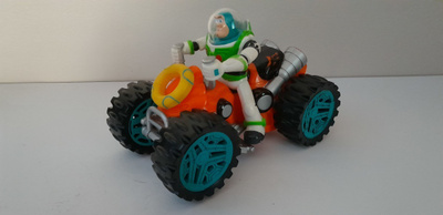 Buzz Lightyear + ATV Mönkijä 16 cm (Disney / Pixar 2007)