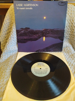 LASSE MÅRTENSON - YÖ MEREN RANNALLA LP