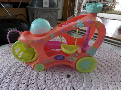 Littlest Pet Shop ajoneuvo.