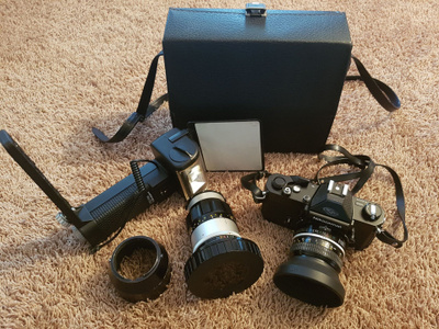 Nikon Nikkormat FT2 -kamera + tarvikkeita