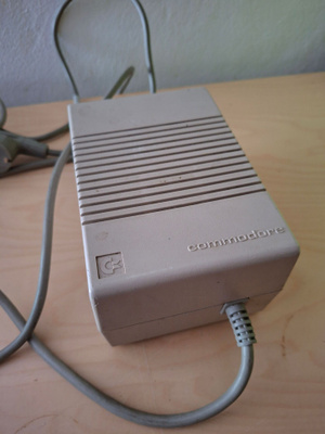 Commodore A500 Virtalähde