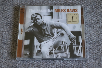 2CD Miles Davis : The Essential ( SONY  503045 2 )