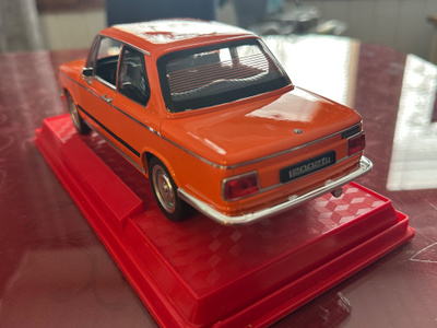 BMW 2002tii pienoismalli 24cm