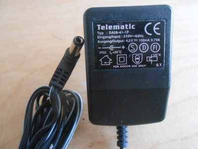Telematic laturi, Typ: SA28-41-1F, output 4,5V 150mA.