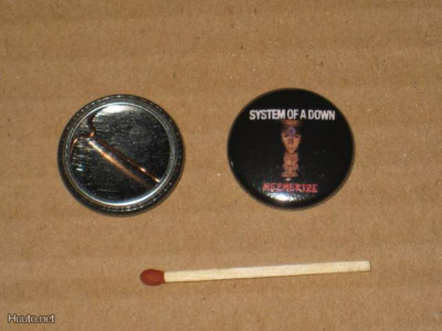 System Of A Down - Mezmerize rintanappi 1" (m2)