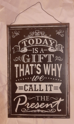 Today is a Gift Present tsemppikyltti mietelause
