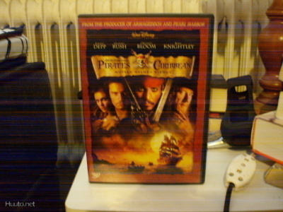 PIRATES OF THE CARIBBEAN - MUSTAN HELMEN KIROUS DVD R2 (EI H