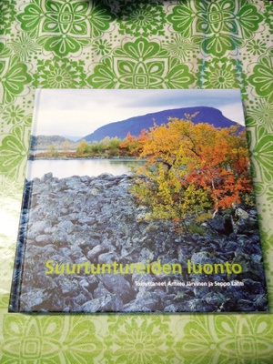 Järvinen - Lahti SUURTUNTUREIDEN LUONTO (1 p. 2004) Sis.pk