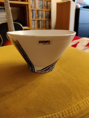Kotimainen Zeebra Finlandin kulho
