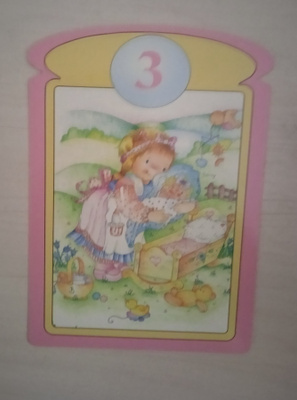 no 1 - 3- vuotias tyttö ulkona nuken kanssa