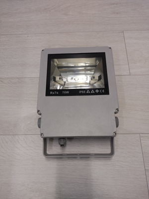 70W monimetallilamppu valonheitin