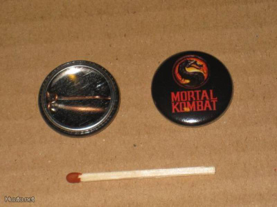 Mortal Kombat rintanappi 1" (l5)