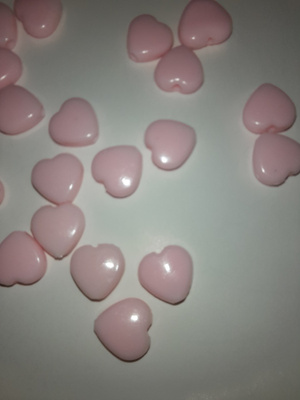 22 kpl vaaleanpunainen sydän helmi
