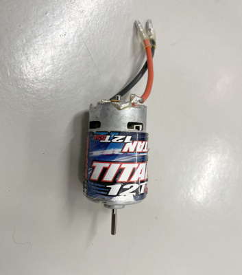 Traxxas Titan 12T 550 moottori