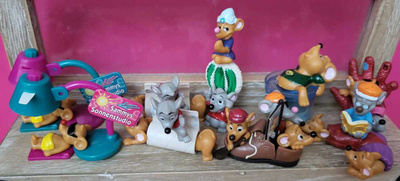 Kinder Funny mice in the house