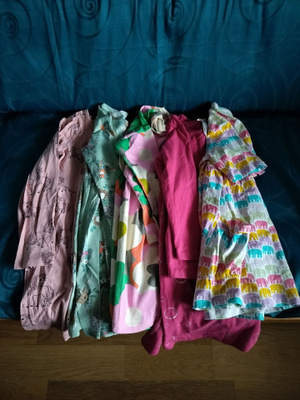 Tyttöjen trikoo mekko