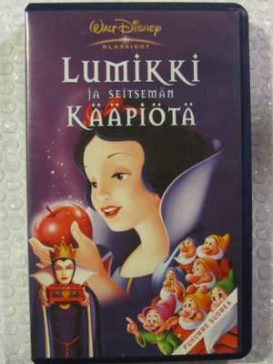 Walt Disney Klassikot • Lumikki ja seitsemän kääpiötä VHS