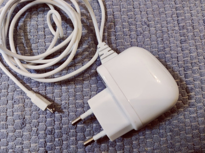 Puhelinlaturi 5V Micro-USB