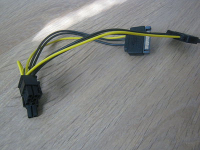 PCI-e 2x sata -> 6pin/ 8pin lisävirta- adapteri