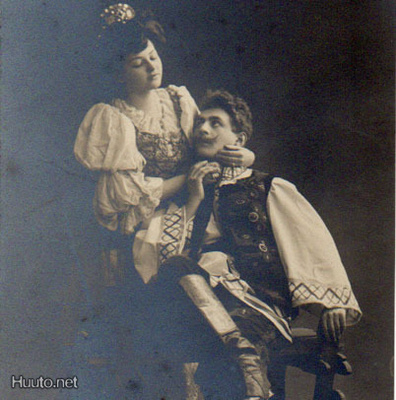 RAKKAUS / Tytön kädet miehen leuan alla. 1900-l.
