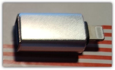 USB A - Lightning muunnin / adapteri