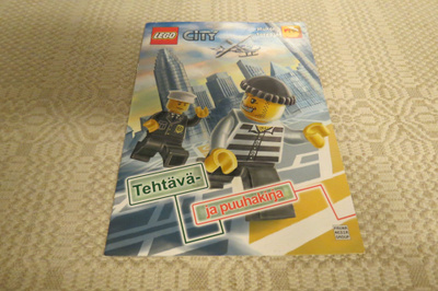 TEHTÄVÄ JA PUUHAKIRJA LEGO CITY