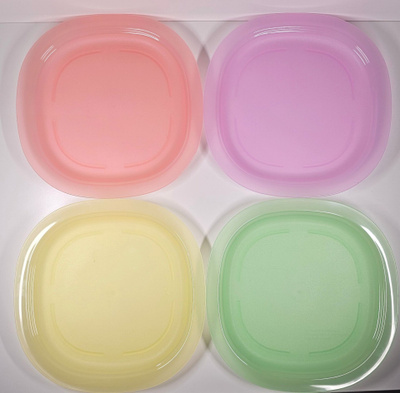 Tupperware värikkäät lautaset 4 kpl