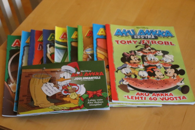 Aku Ankka Ekstra 2011 9 lehteä (4-11,14) ja 22 joulumanteli