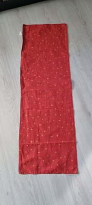 Jouluinen Pöytäliina,mitat 95 x 30 cm.