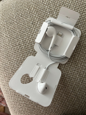 Käyttämättömät ipod-kuulokkeet ALE!!