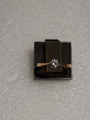 Kultainen Zircon sormus Uusi