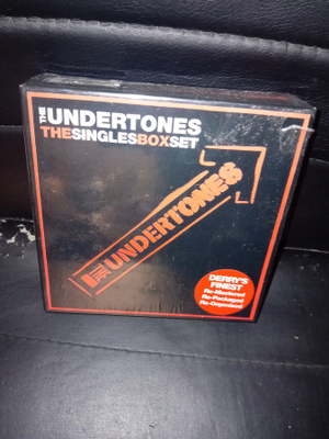 12 cd The Undertones The Singles Box Set ( UUSI ) SIS POSTIK