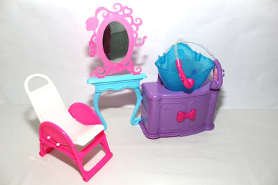 MATTEL - KAUNEUSPÖYTÄ + TUOLI -
