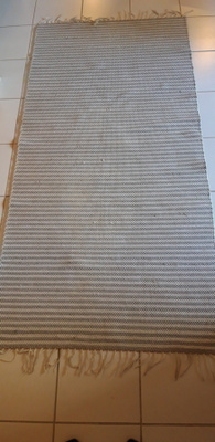 Iso vaalea matto,  n. 90 x 186 cm